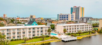 First floor oceanfront condo with balcony, pool & beach access