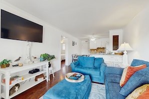 TV, books - First floor oceanfront condo with balcony, pool & beach access (North Myrtle Beach)