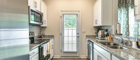 Fridge, microwave, stovetop, dishwasher