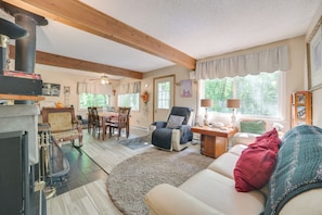 TV, fireplace, DVD player, books