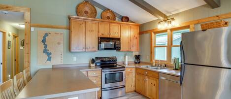 Fridge, microwave, stovetop, dishwasher