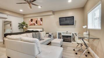 Desk, iron/ironing board, WiFi, bed sheets