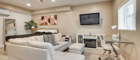 Desk, iron/ironing board, WiFi, bed sheets