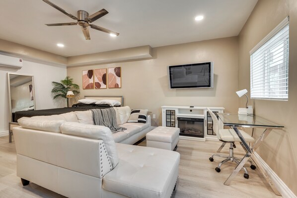 Desk, iron/ironing board, WiFi, bed sheets