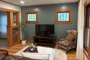 3 slaapkamers, een strijkplank/strijkijzer, wifi, beddengoed