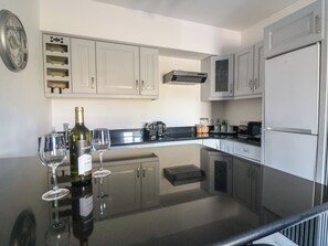 Astianpesukone, keittoastiat/astiat/ruokailuvälineet