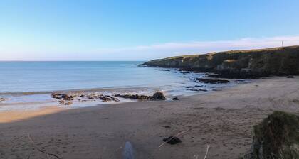 BEACH ROW, family friendly in Fethard-On-Sea, County Wexford