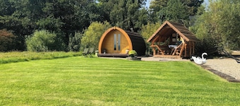 RIVER VIEW POD, pet friendly, with open fire in Muff, County Donegal