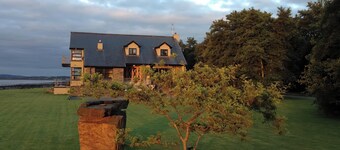 RIVER VIEW COTTAGE, pet friendly in Muff, County Donegal