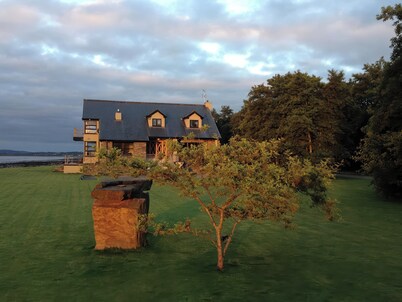 RIVER VIEW COTTAGE, pet friendly in Muff, County Donegal