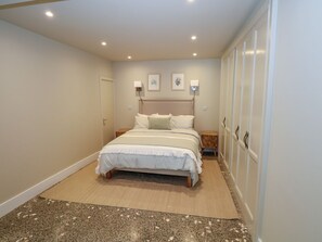 Room - NED'S COTTAGE, country holiday cottage in Mulranny, County Mayo (Westport)