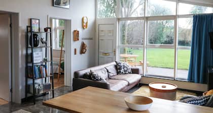 THE SLEEPY SHELL, pet friendly in Ballydavid, County Kerry