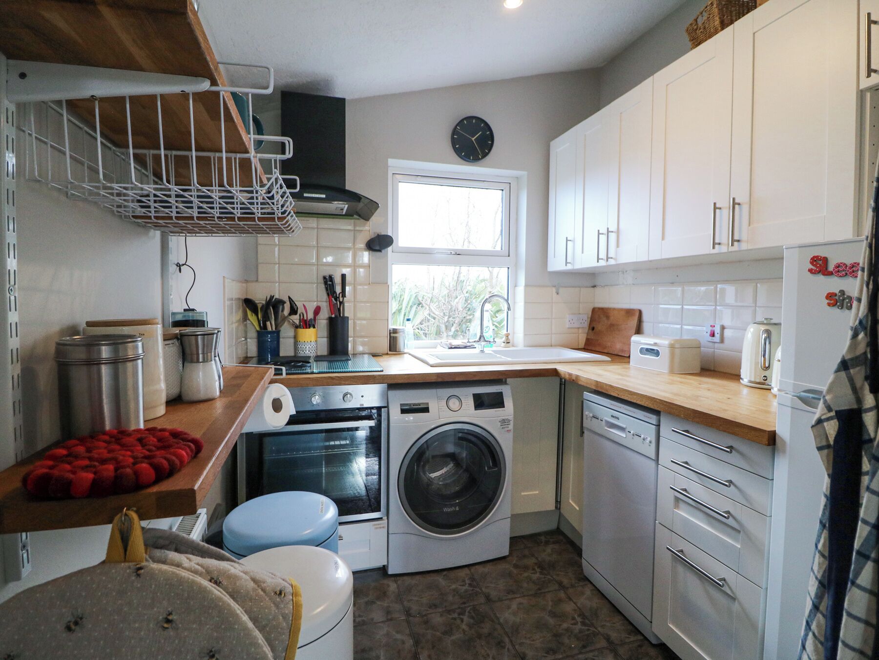 Oppvaskmaskin og kjøkkenutstyr