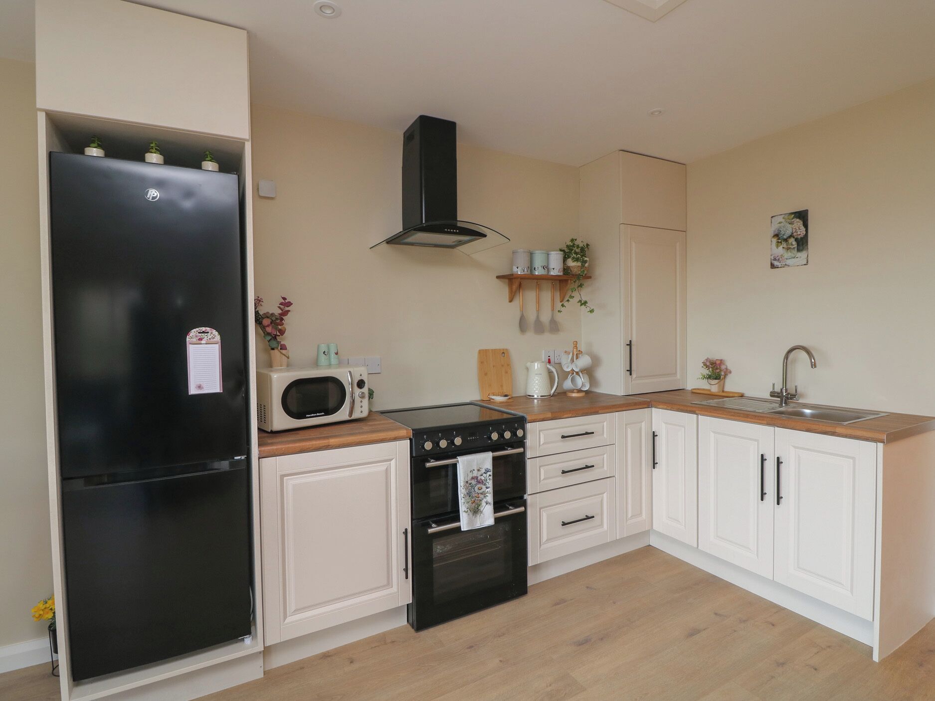 Cookware/dishes/utensils