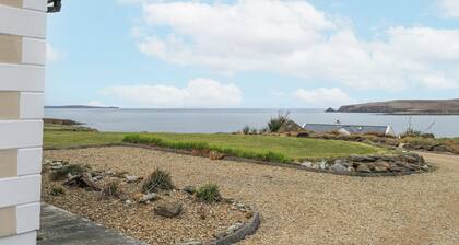 BAYVIEW, country holiday cottage in Pulathomas, County Mayo