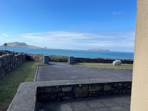 Property grounds - BARR NA HAILLE, family friendly in Dingle, County Kerry (Ballyickeen)