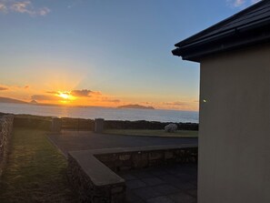 Terrace/patio - BARR NA HAILLE, family friendly in Dingle, County Kerry (Ballyickeen)