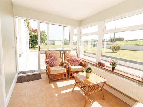 DROMCLOUGH FARMHOUSE, family friendly in Listowel, County Kerry