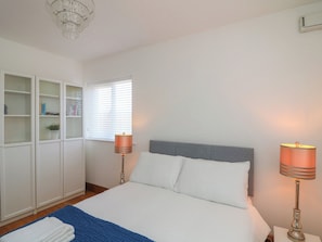 Room - TO THE BEACH!, pet friendly, country holiday cottage in Skerries (Loughshinny)