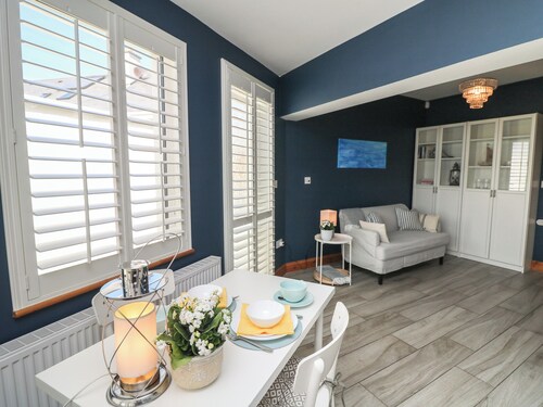 TO THE BEACH!, pet friendly, country holiday cottage in Skerries