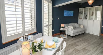 TO THE BEACH!, pet friendly, country holiday cottage in Skerries