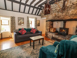 Living area - ROSE COTTAGE, pet friendly, with open fire in Killaloe, County Clare (SCARRIFF)