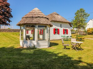 Outdoor dining - ROSE COTTAGE, pet friendly, with open fire in Killaloe, County Clare (SCARRIFF)