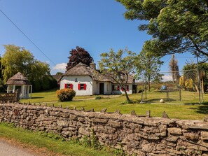 Exterior - ROSE COTTAGE, pet friendly, with open fire in Killaloe, County Clare (SCARRIFF)
