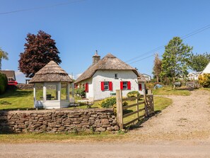 Exterior - ROSE COTTAGE, pet friendly, with open fire in Killaloe, County Clare (SCARRIFF)
