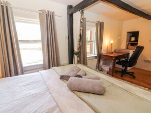 Internet - ROSE COTTAGE, pet friendly, with open fire in Killaloe, County Clare (SCARRIFF)
