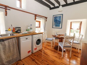 Dining - ROSE COTTAGE, pet friendly, with open fire in Killaloe, County Clare (SCARRIFF)