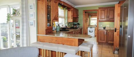 Dishwasher, cookware/dishes/utensils