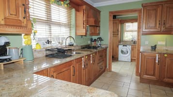 Dishwasher, cookware/dishes/utensils