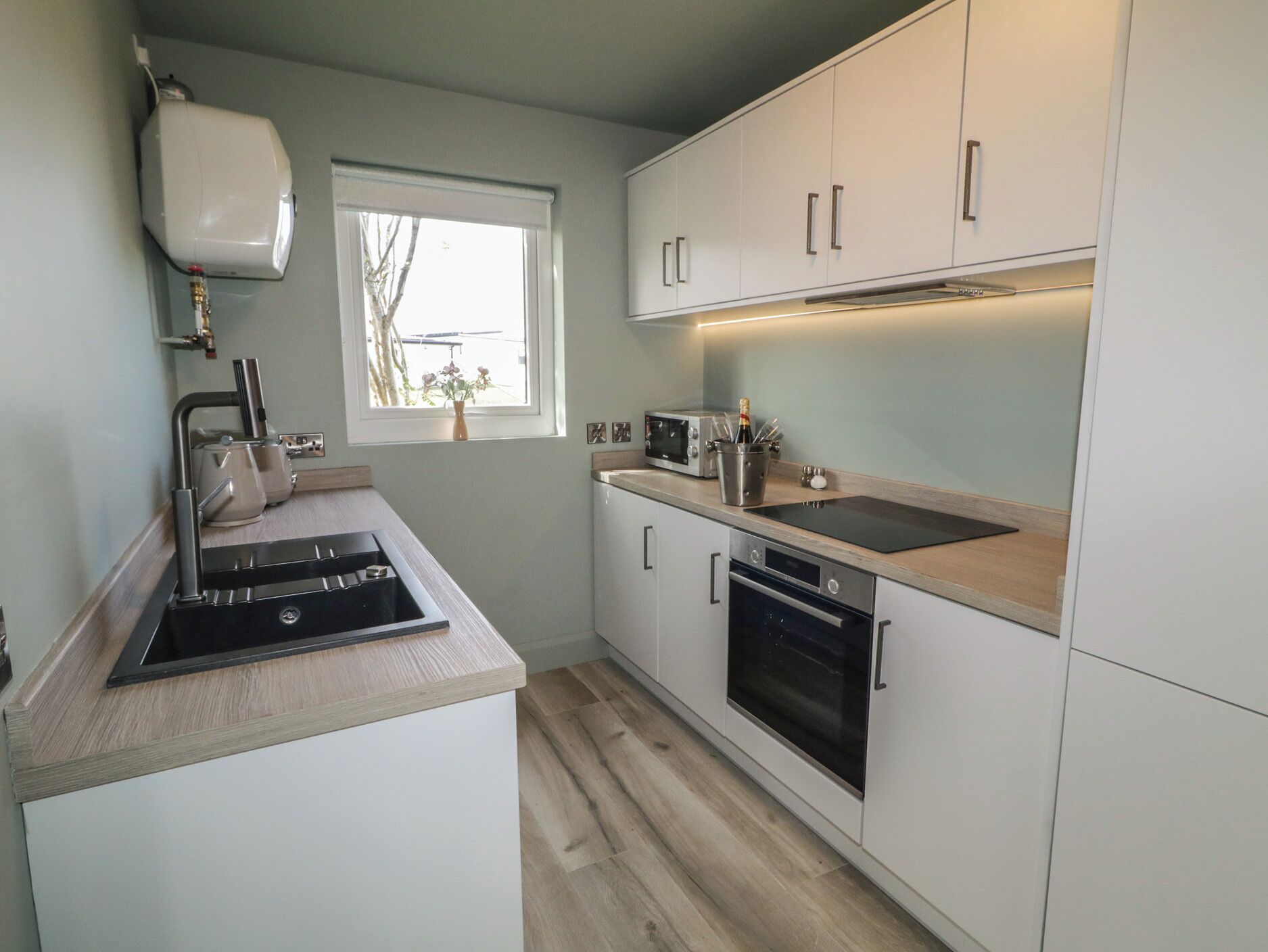 Kühlschrank, Kochgeschirr/Geschirr/Besteck