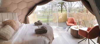 NUMBER 2 DOME, romantic, with a garden in Derrybeg, County Donegal