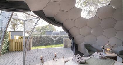 NUMBER 1 DOME, romantic, with a garden in Derrybeg, County Donegal