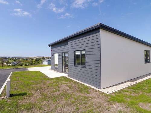 NUMBER 3 VILLA - THE VIEW, with a garden in Derrybeg, County Donegal