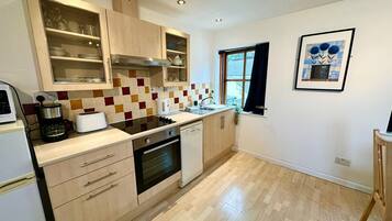 Microondas, horno, parrilla de estufa y lavavajillas