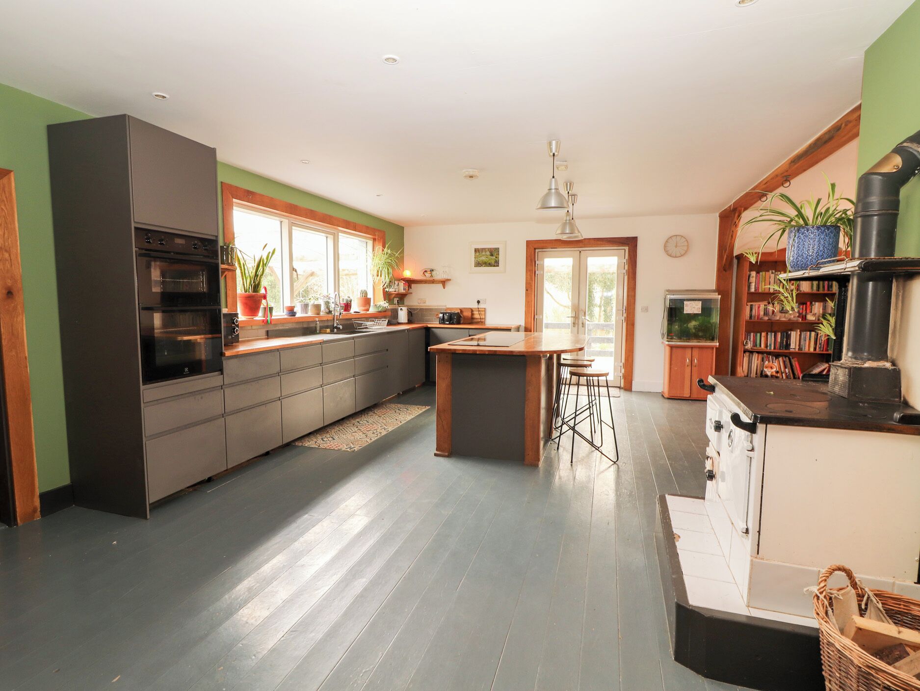 Fridge, dishwasher, cookware/dishes/utensils