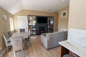 Living area - THE EAST WING APARTMENT, family friendly in Claremorris, County Mayo (Claremorris)