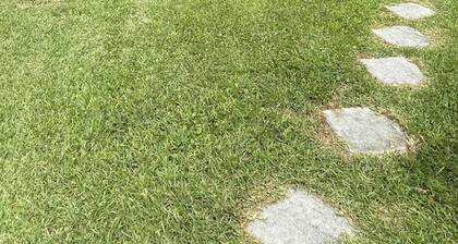 Charming 3-bedroom house with WiFi,
10 minutes to beach and walking to downtown