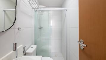 Basic Apartment | Bathroom