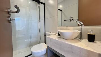 Basic Apartment | Bathroom