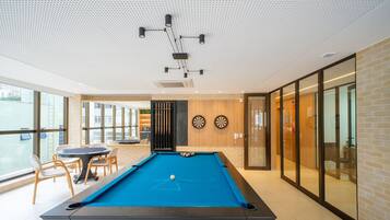 Basic Apartment | Game room