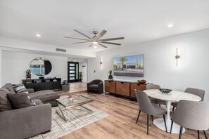 2 bedrooms, desk, Internet - Buena Terra in Scottsdale (Scottsdale)