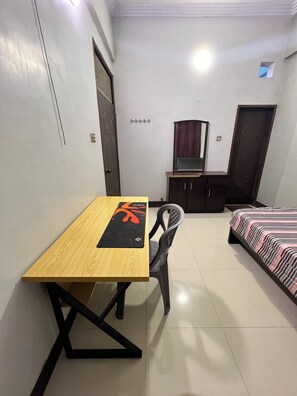 1 chambre, fer et planche Ă repasser, Wi-Fi, draps fournis