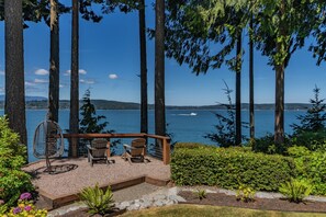 Terrace/patio - Private Beach in Little Norway, Hot Tub, 4000 sqft and more! (Poulsbo)