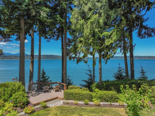 Private Beach in Little Norway, Hot Tub, 4000 sqft and more!