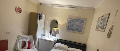 1 bedroom, desk, iron/ironing board, free WiFi