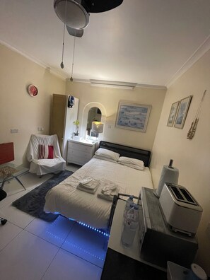 1 bedroom, desk, iron/ironing board, free WiFi